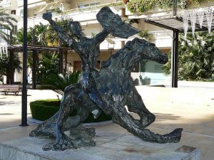 Salvador Dali alkotása az Avenida del Mar parkban
