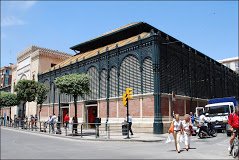 A piac épülete